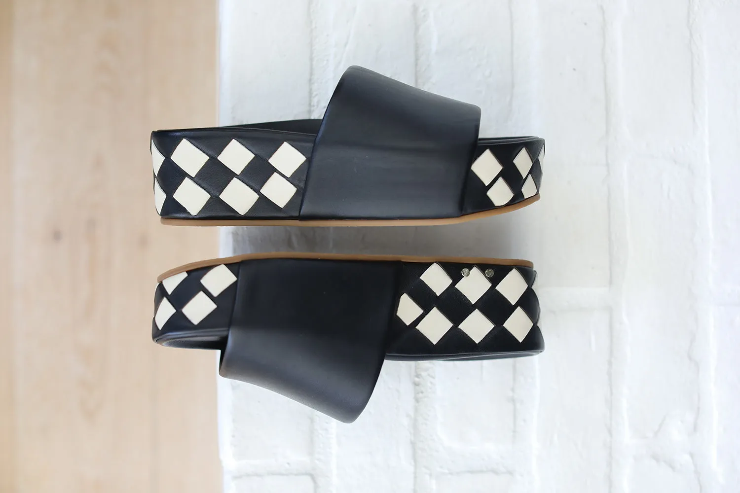 ALBATROSS WOVEN - Eggshell/Black minimal look