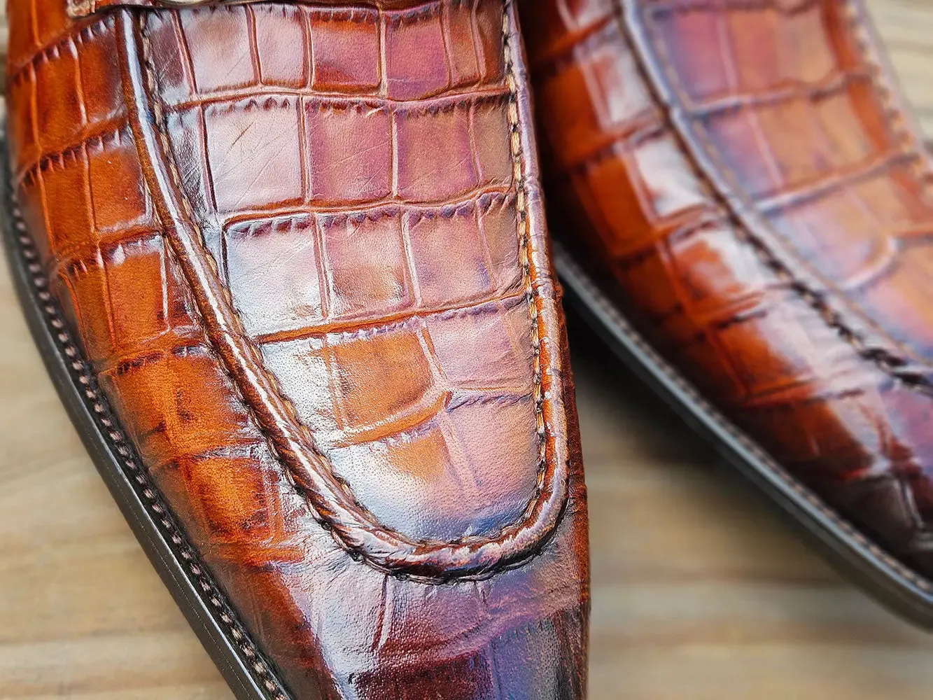 Buckle Loafer w Gator Embossed Leather smart casual