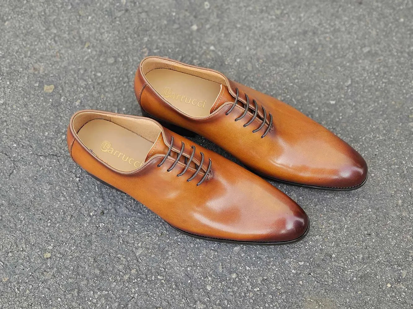 Calfskin Whole Cut Lace-up Oxford urban choice