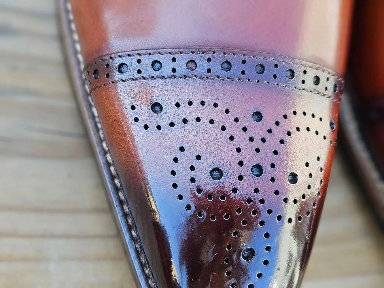 Cap Toe Lace-up in Leather Sole refined detail