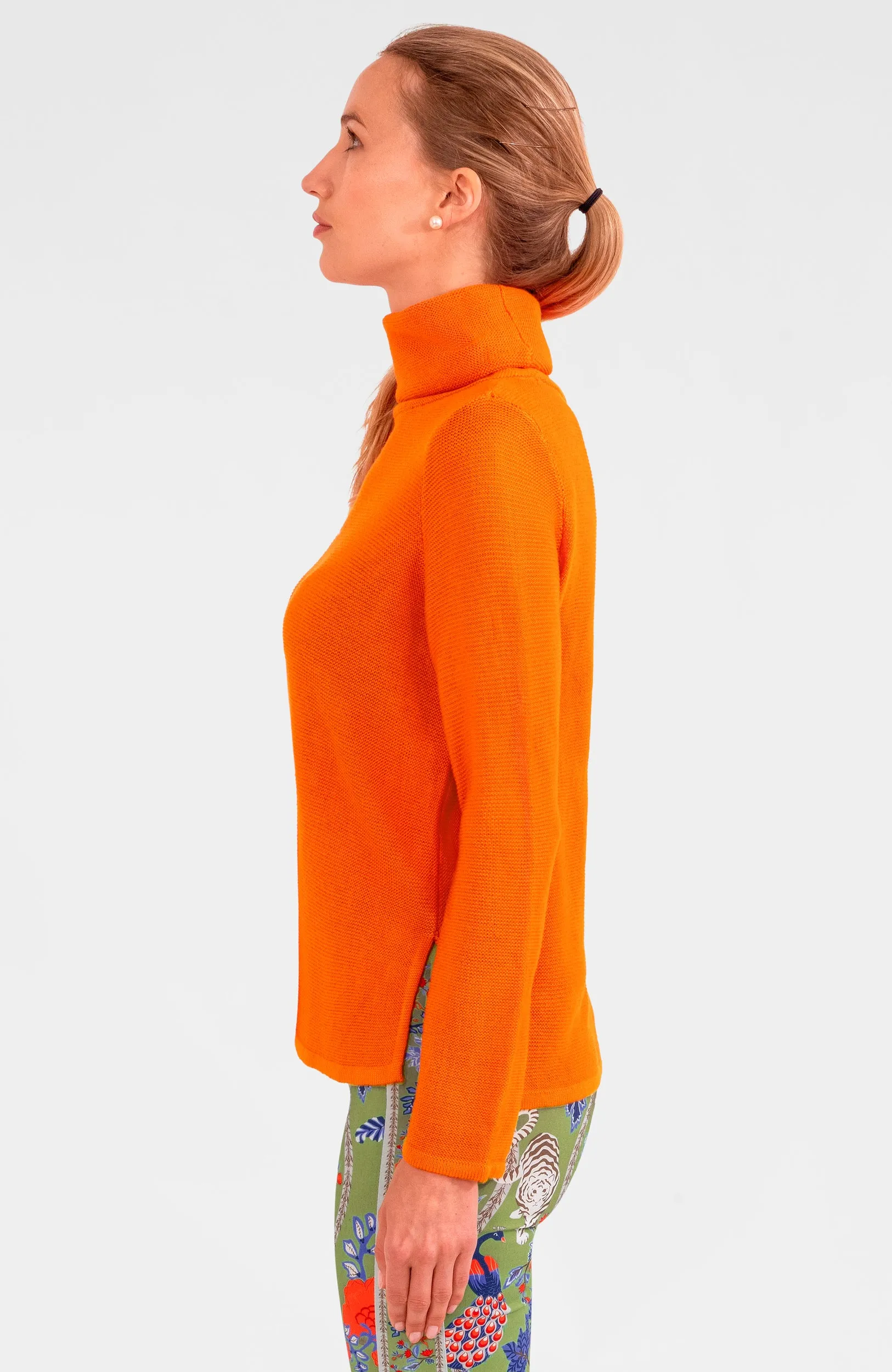 Knit Knit Turtleneck Sweater slimming design