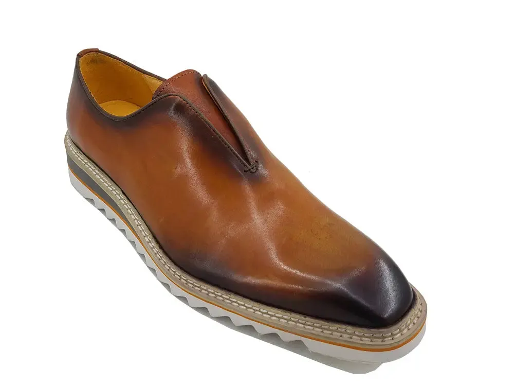 Laceless Loafer with Contrast color lightweight sole mood wear