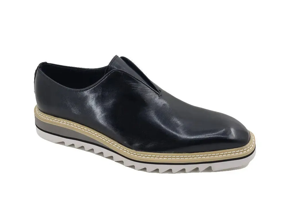 Laceless Loafer with Contrast color lightweight sole mood wear