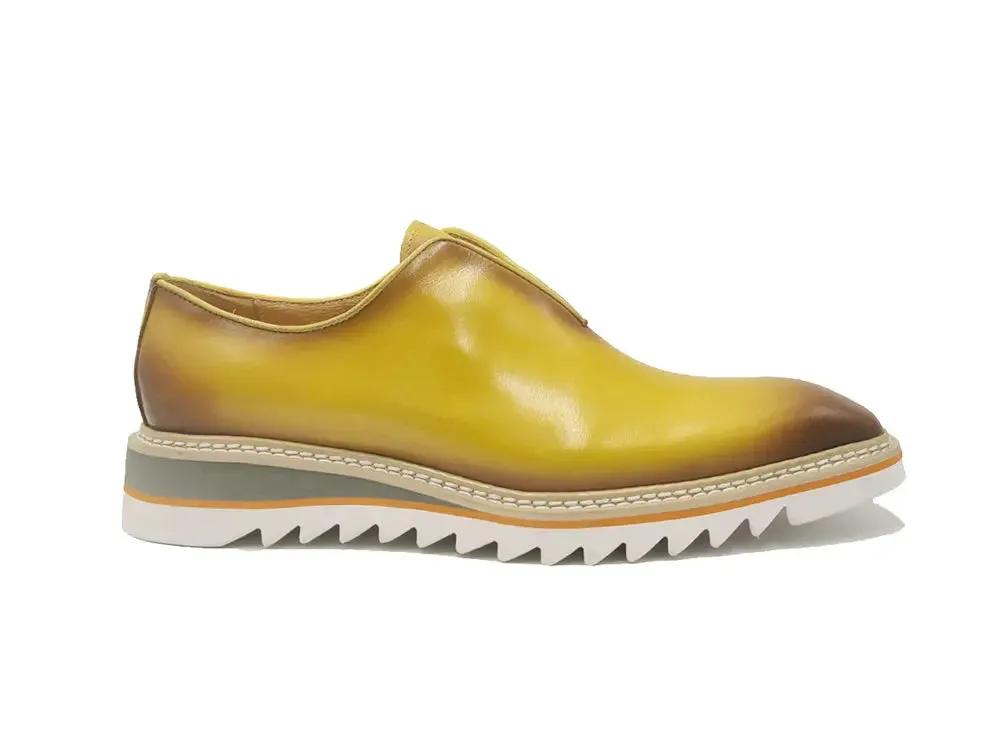 Laceless Loafer with Contrast color lightweight sole mood wear