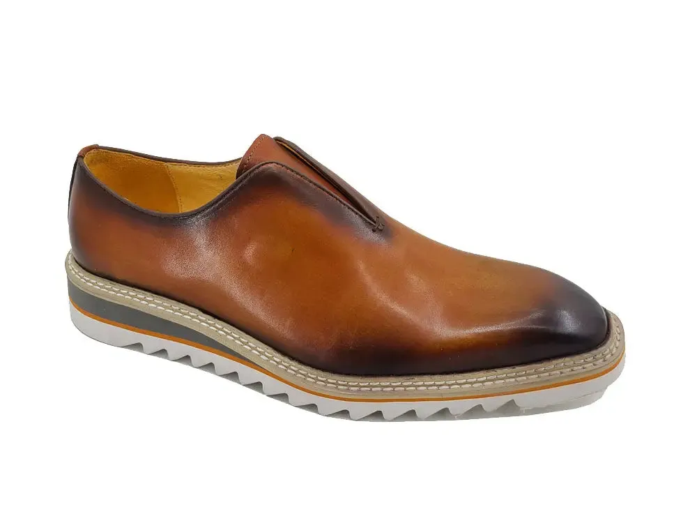 Laceless Loafer with Contrast color lightweight sole mood wear
