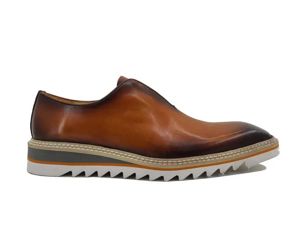 Laceless Loafer with Contrast color lightweight sole mood wear