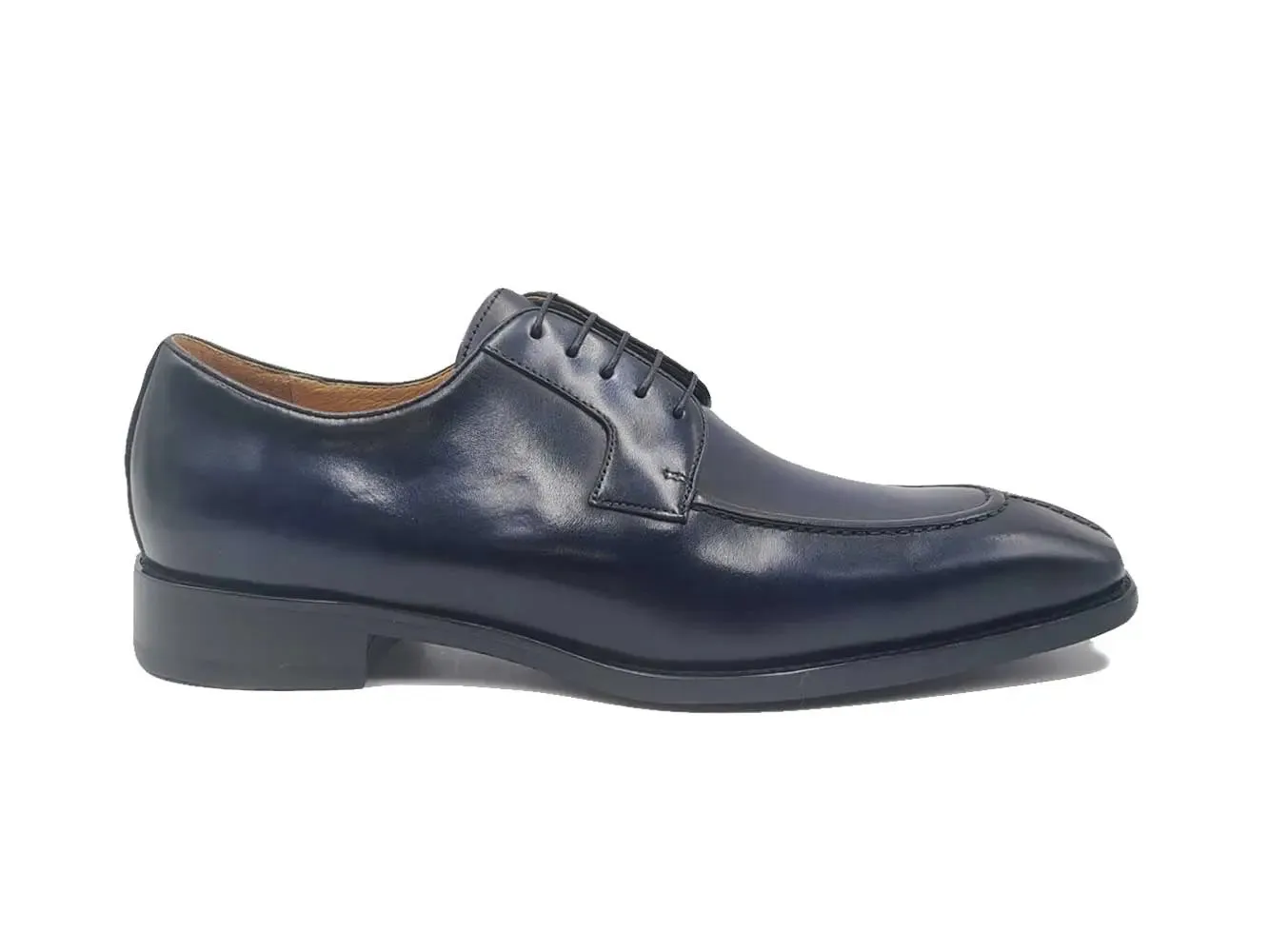 Moc Toe Oxford in Leather Sole travel mate