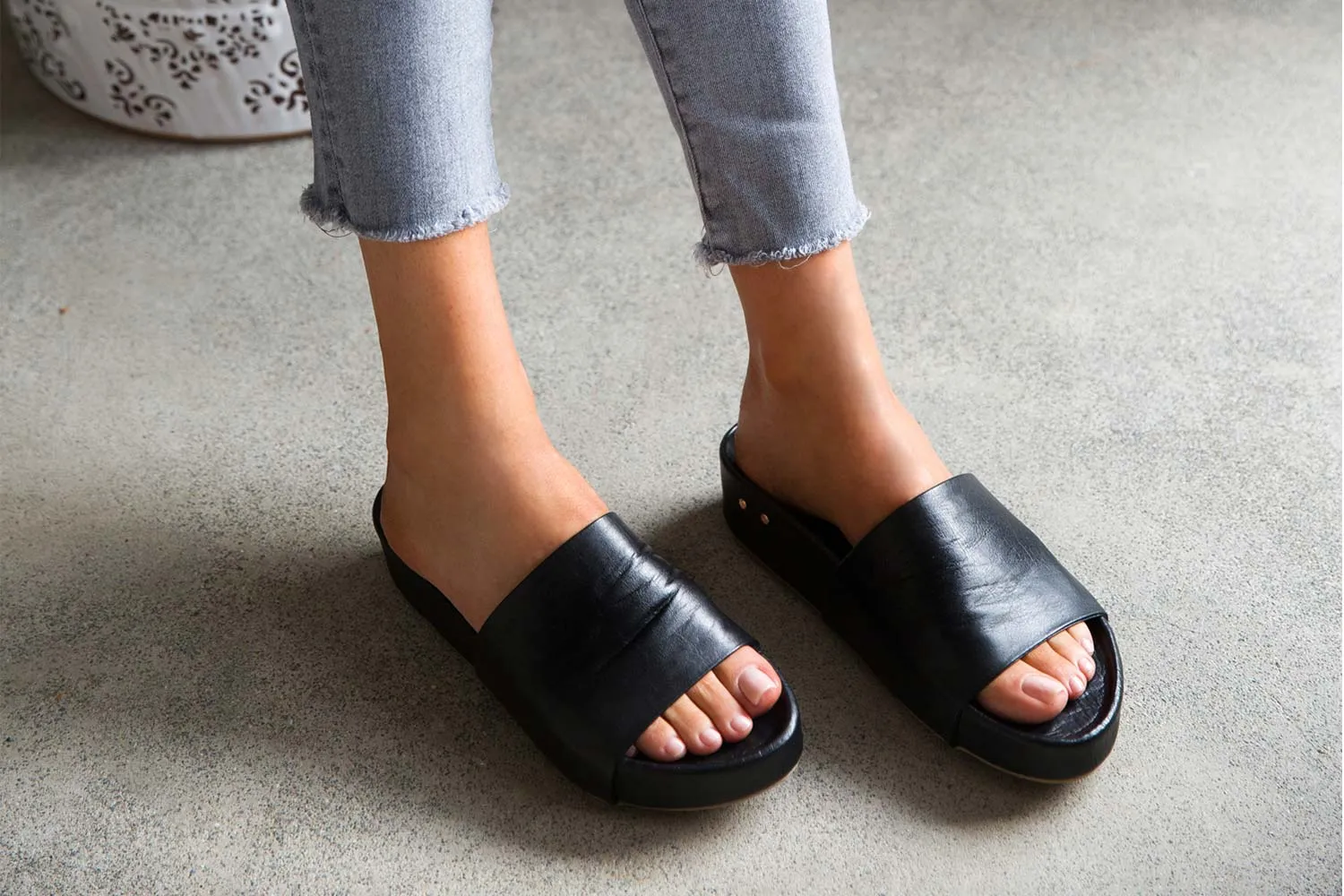 PELICAN - Black summer style