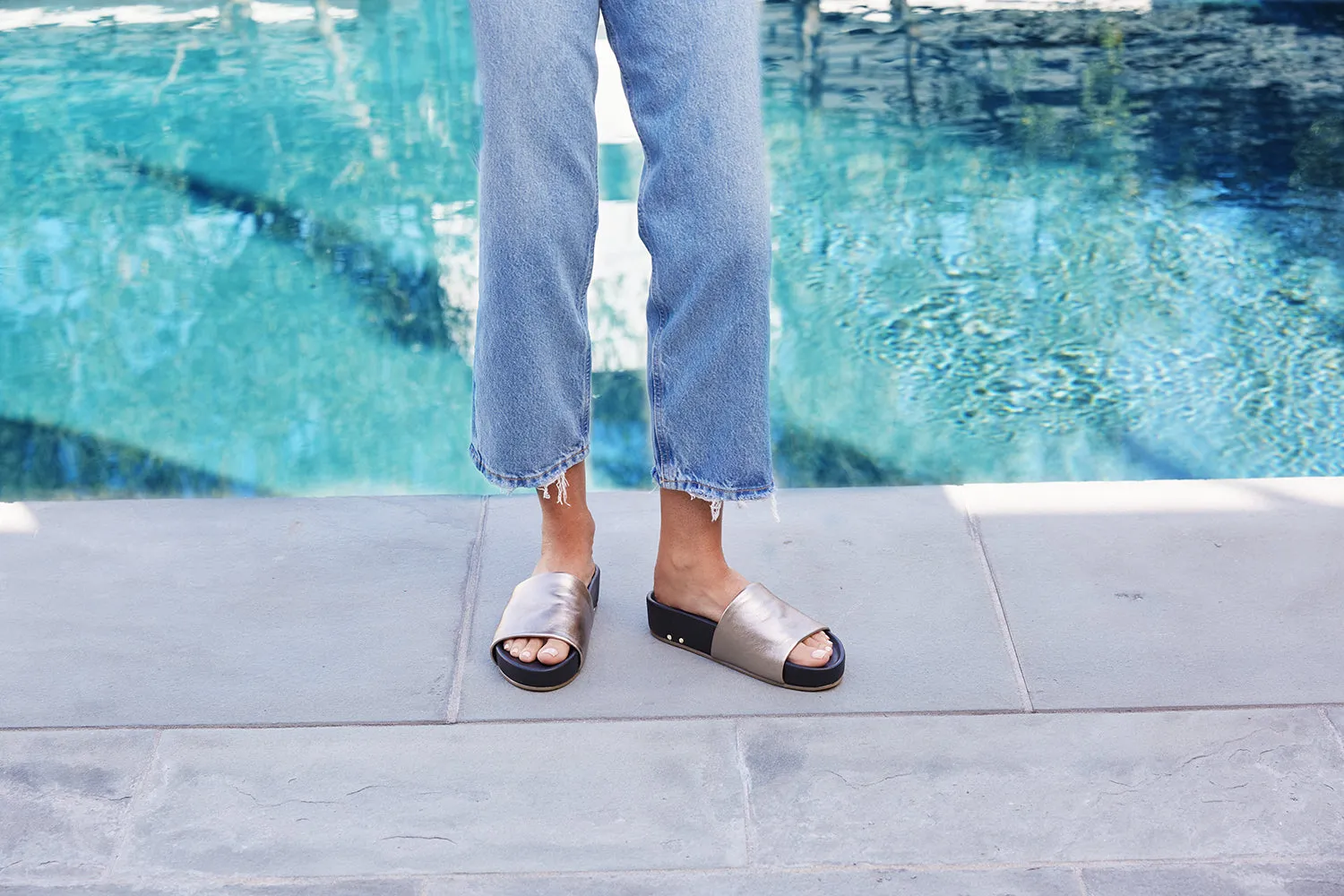 PELICAN - Bronze/Black fashion trend