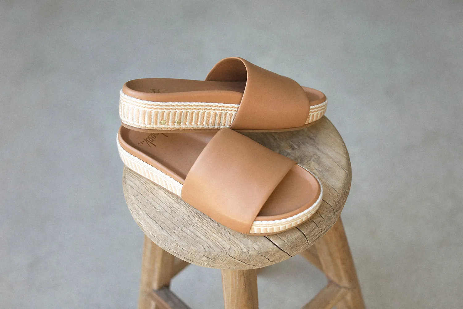 PELICAN TEXTILE - Honey barefoot style