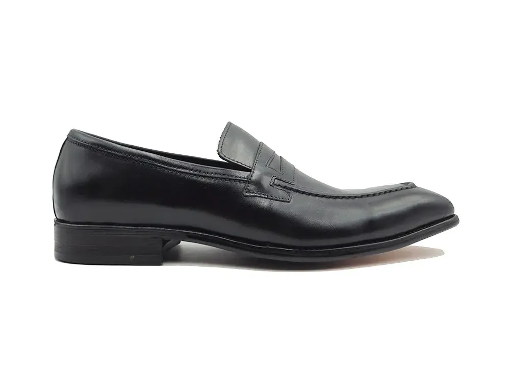 Signature Leather Penny Loafer Slip-on subtle vibe
