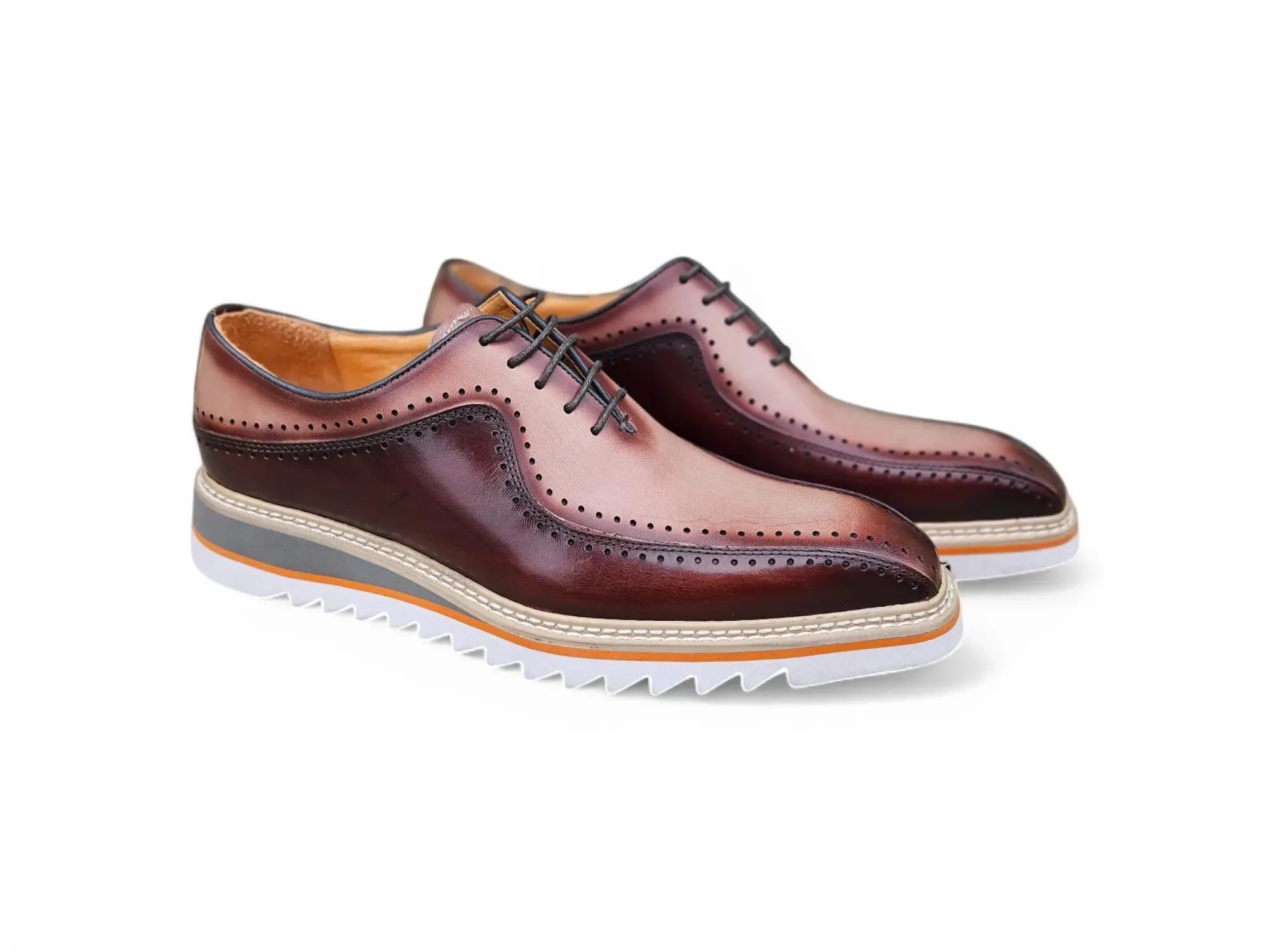 Stylish Two-Tone Brogue Oxford subtle charm