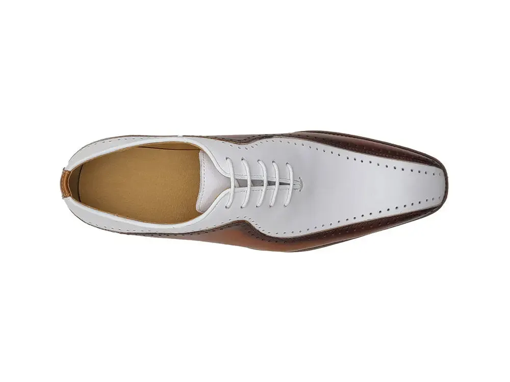 Stylish Two-Tone Brogue Oxford subtle charm