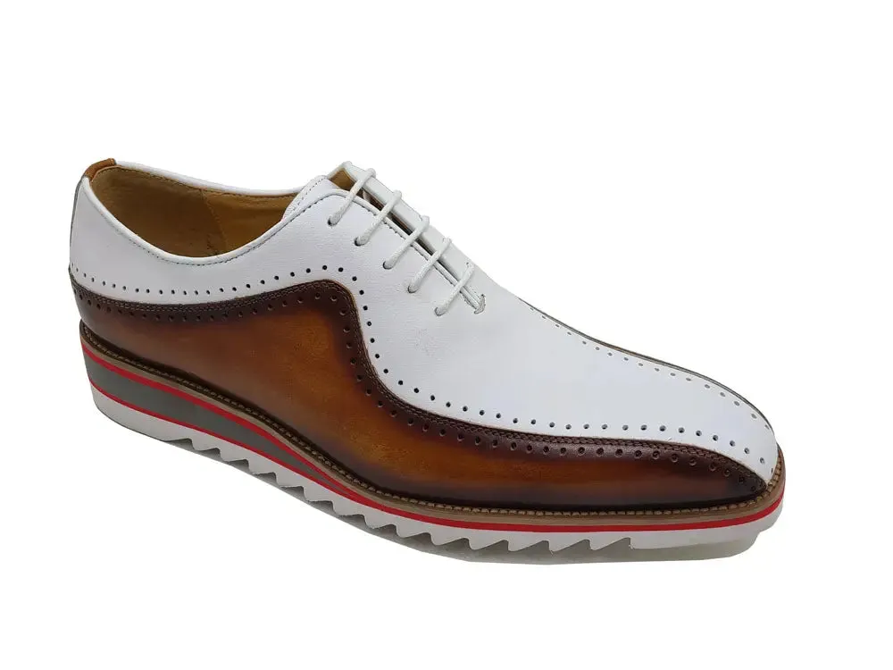 Stylish Two-Tone Brogue Oxford subtle charm