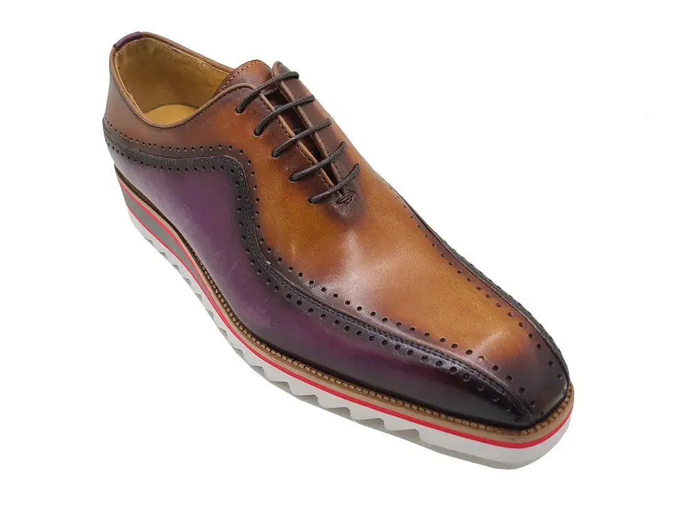 Stylish Two-Tone Brogue Oxford subtle charm
