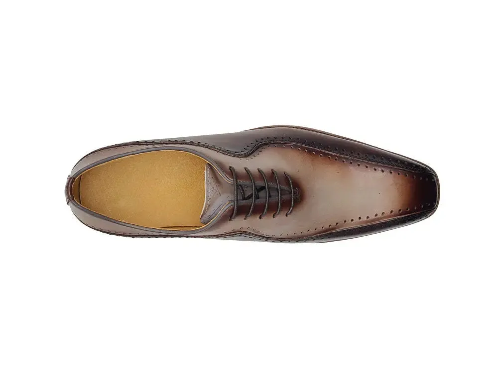 Stylish Two-Tone Brogue Oxford subtle charm