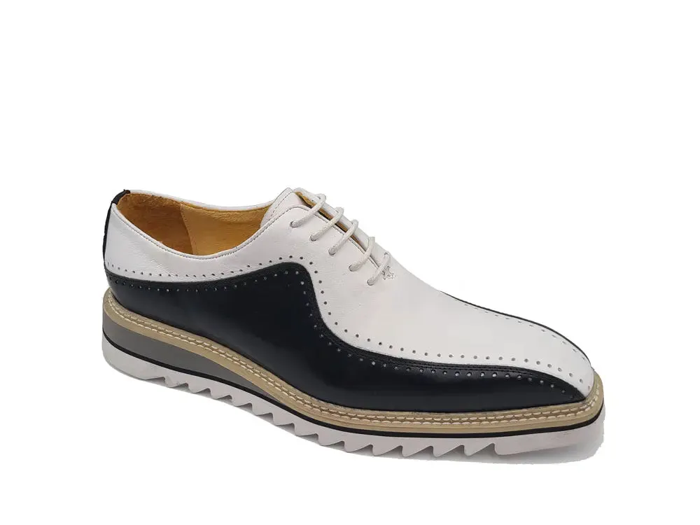 Stylish Two-Tone Brogue Oxford subtle charm