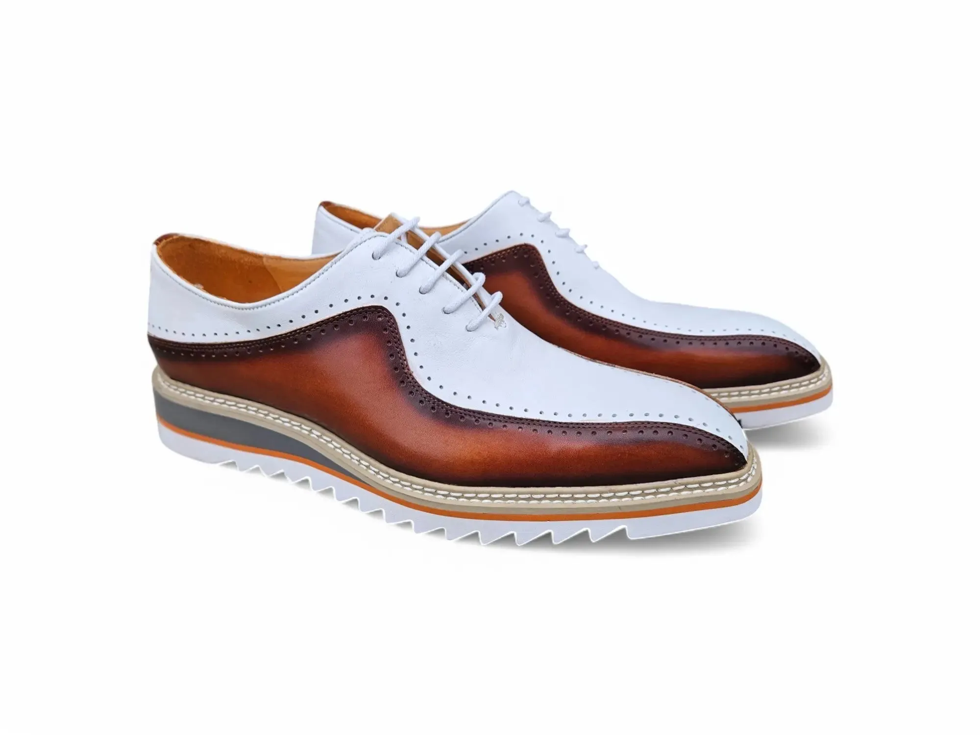 Stylish Two-Tone Brogue Oxford subtle charm