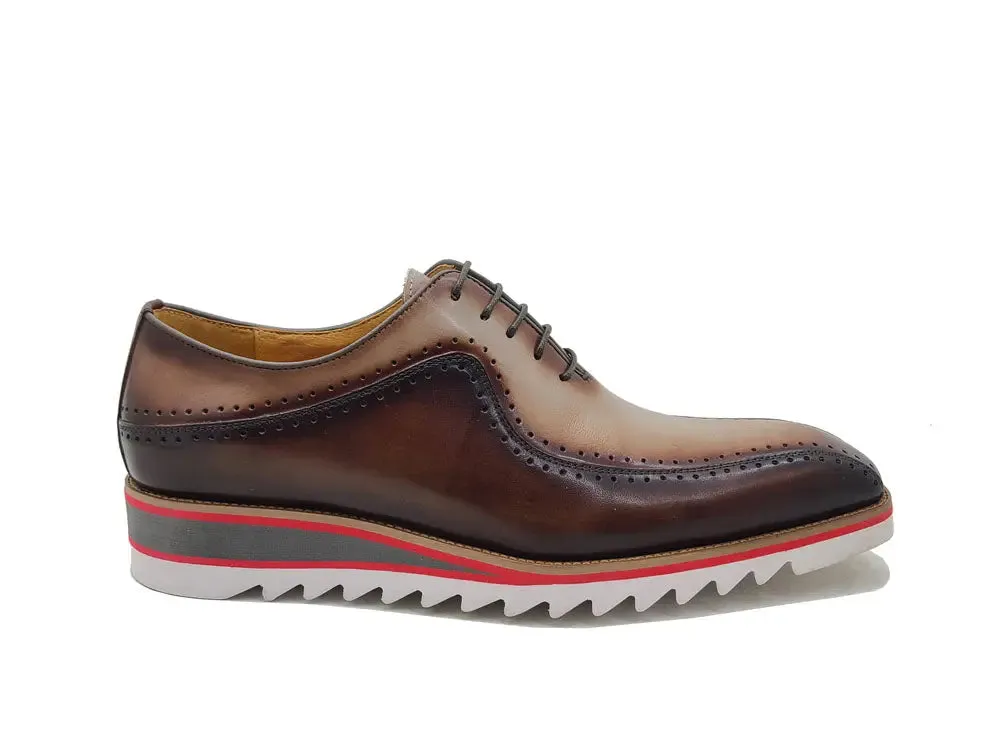 Stylish Two-Tone Brogue Oxford subtle charm