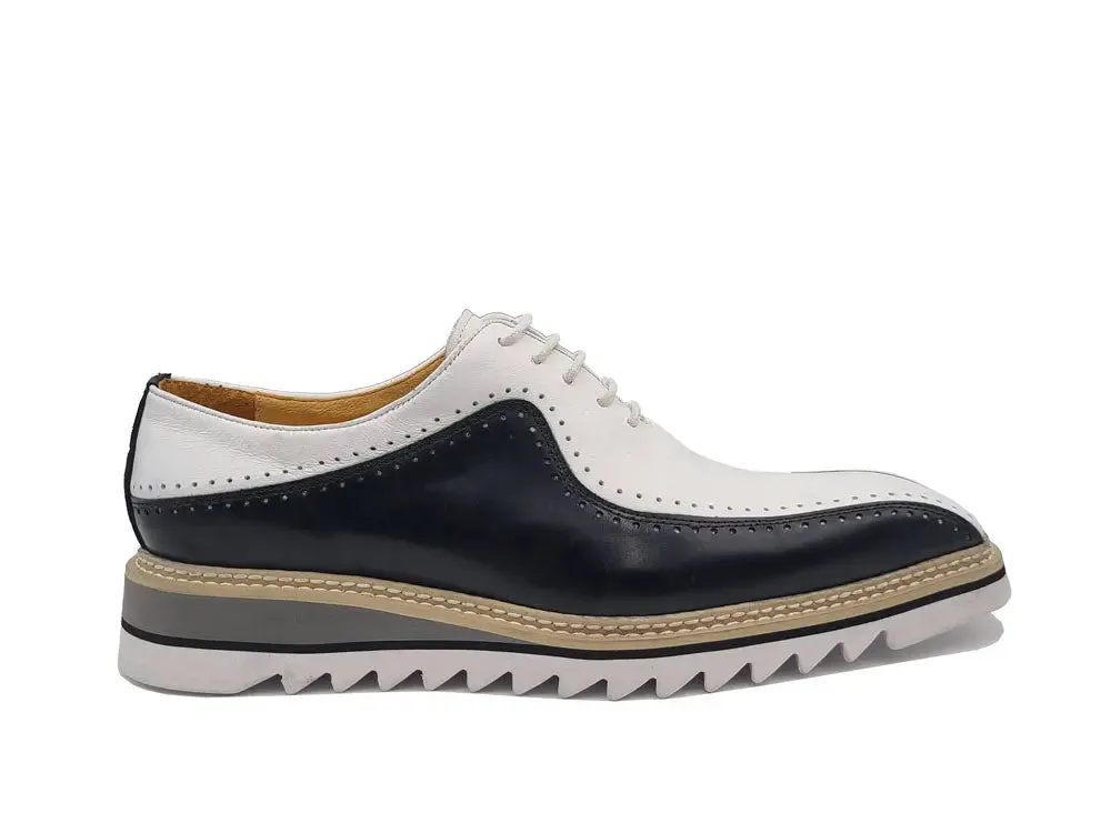 Stylish Two-Tone Brogue Oxford subtle charm